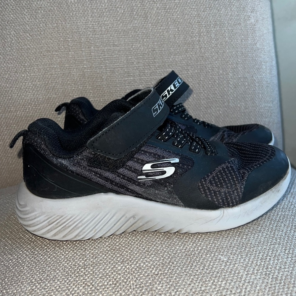 Sketchers shoes